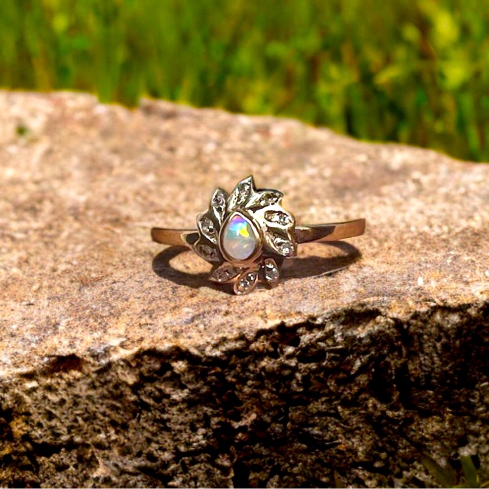 “The sunshine” 10k gold opal ring | dainty jewelry & handmade opal cabochon.